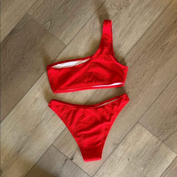 Red One-Shoulder Bikini Set - Picture 5 of 5